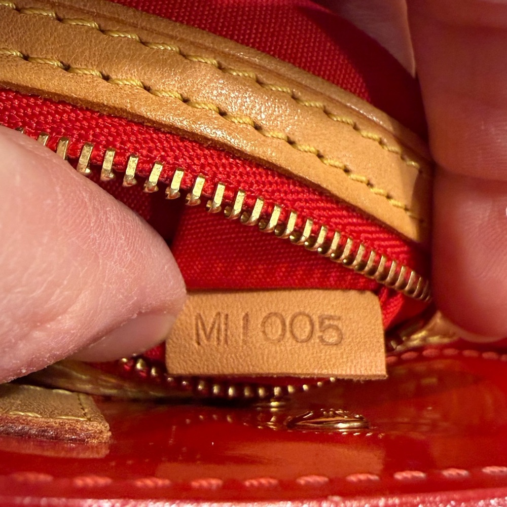 Louis Vuitton Red Vernis Reade Handbag - Picture 7 of 10